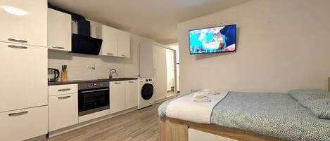 1 chambre, bureau, fer et planche à repasser, Wi-Fi gratuit