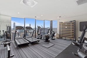 Work out with a city view at this gym, featuring treadmills, ellipticals, and a rowing machine.