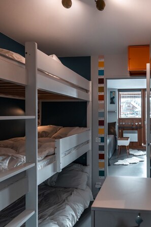 Free WiFi, bed sheets
