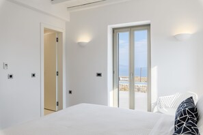 3 quartos, cofres nos quartos, escrivaninha