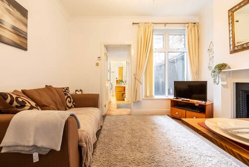 Shelley’s Seaside Stay (Garden / Parking)