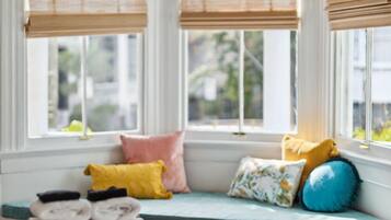 4 bedrooms, desk, iron/ironing board, travel cot