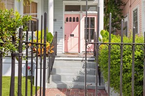 Exterior detail - The Isla Suite: A Dream Getaway for Friends (Charleston)