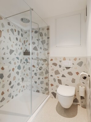 Shower, rainfall showerhead, eco-friendly toiletries, hair dryer