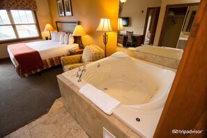 4 bedrooms, in-room safe, iron/ironing board, free WiFi