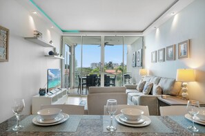 Smart TV - Stunning NEW Condo at Eagle Beach! Great Amenities (Noord)