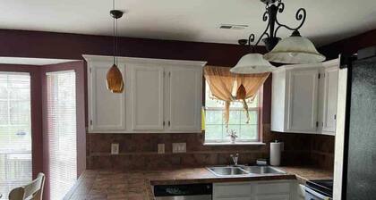 Cozy home minutes from PNC and Nascar Speedway