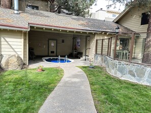 Outdoor spa tub - La Vista Blanc #59 (1-Bedroom Condo) with Pool and Mountain view by RedAwning (Mammoth Lakes)