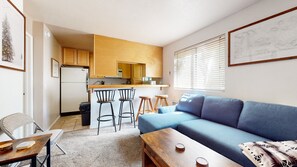 Televisión, chimenea, reproductor de DVD y servicios de streaming 