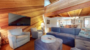 Smart TV, fireplace, DVD player - Snowflower #87 (2-Bedroom Condo) with Mountain view - Pets Allowed by RedAwning (Mammoth Lakes)