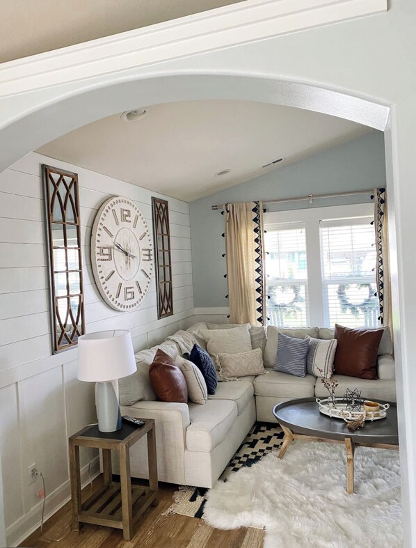 Smart TV, fireplace