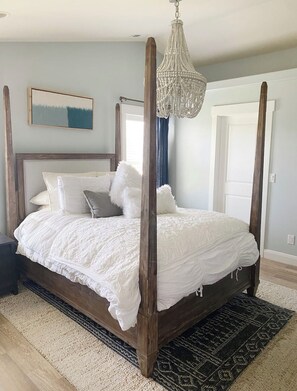 3 bedrooms, in-room safe, desk, iron/ironing board
