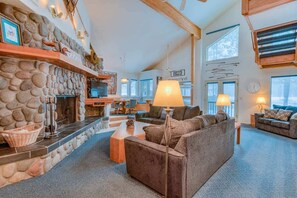 TV, peis og kontorer