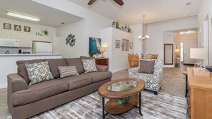 テレビ、テレビゲーム、DVD プレーヤー、卓球台