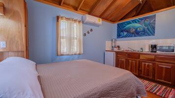 1 bedroom, desk, free WiFi, bed sheets