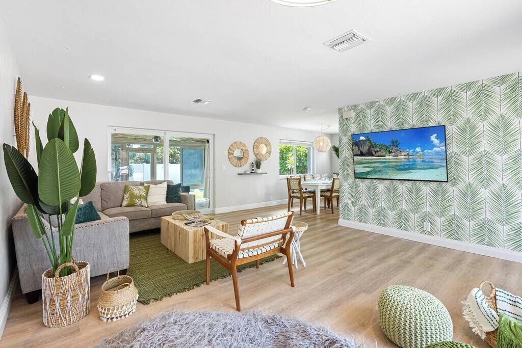 TV, fireplace, offices