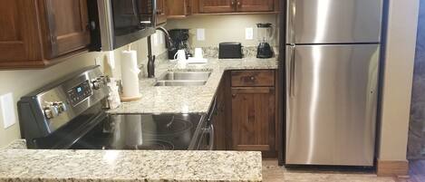 Fridge, microwave, dishwasher, cookware/dishes/utensils