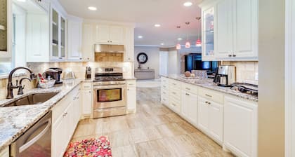 HOT TUB - Beautifully Renovated Home in West Texas