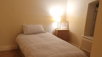 2 多间卧室、熨斗/熨衣板、上网接入、床单