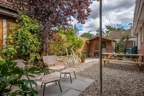 Outdoor dining - 8 Town Close, Holt, Norfolk (Holt)