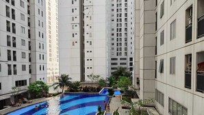 Outdoor pool - Toptravel Bassura City (Jakarta)