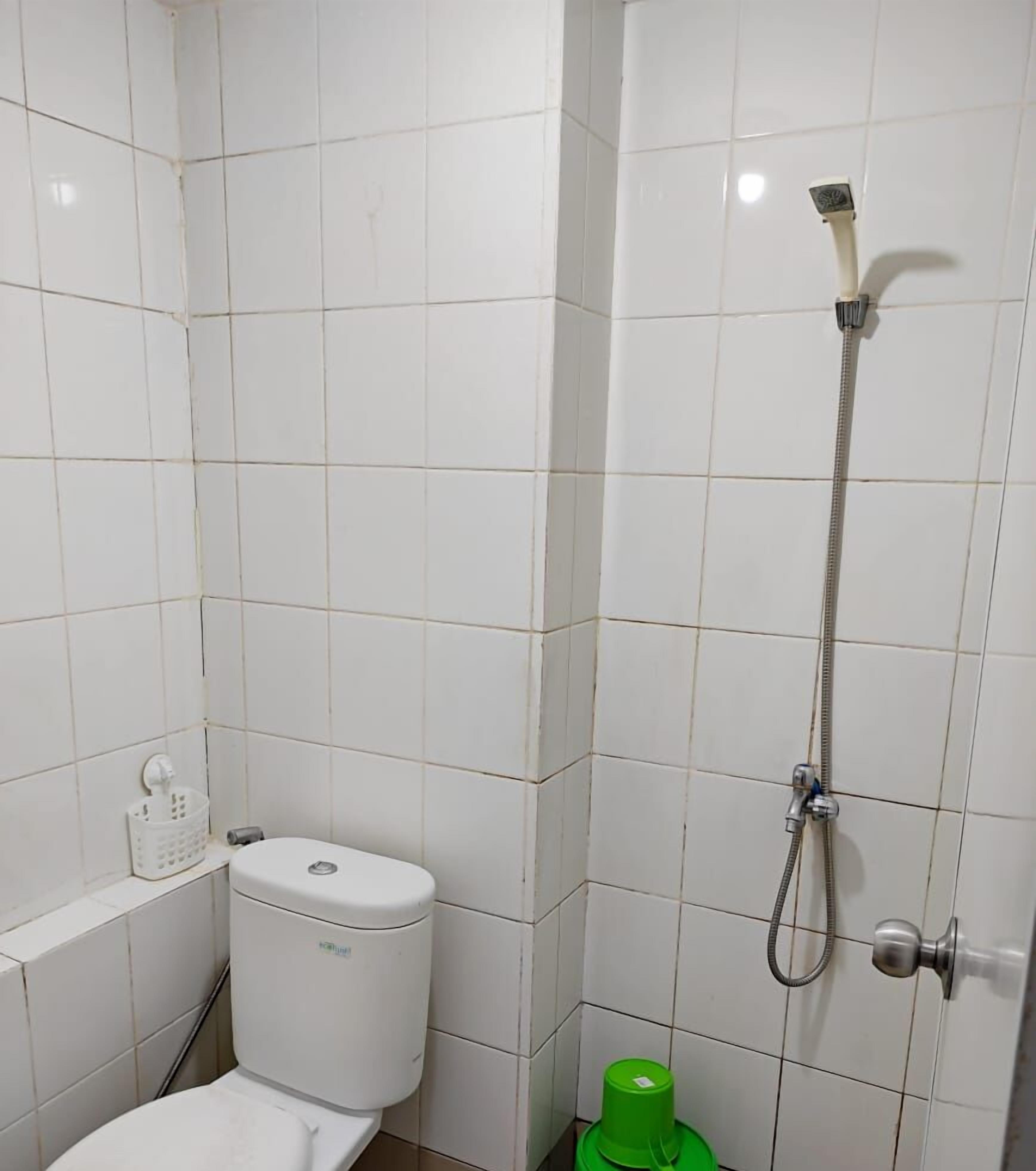 basic studio | bathroom | shower, rainfall showerhead, towels