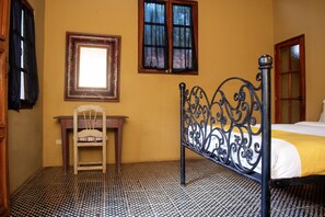 Casa geminada clássica | 4 quartos, Wi-Fi de cortesia
