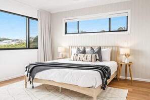 4 bedrooms, iron/ironing board, free WiFi, bed sheets - Stylish 4 bedroom house with pool (Lennox Head)