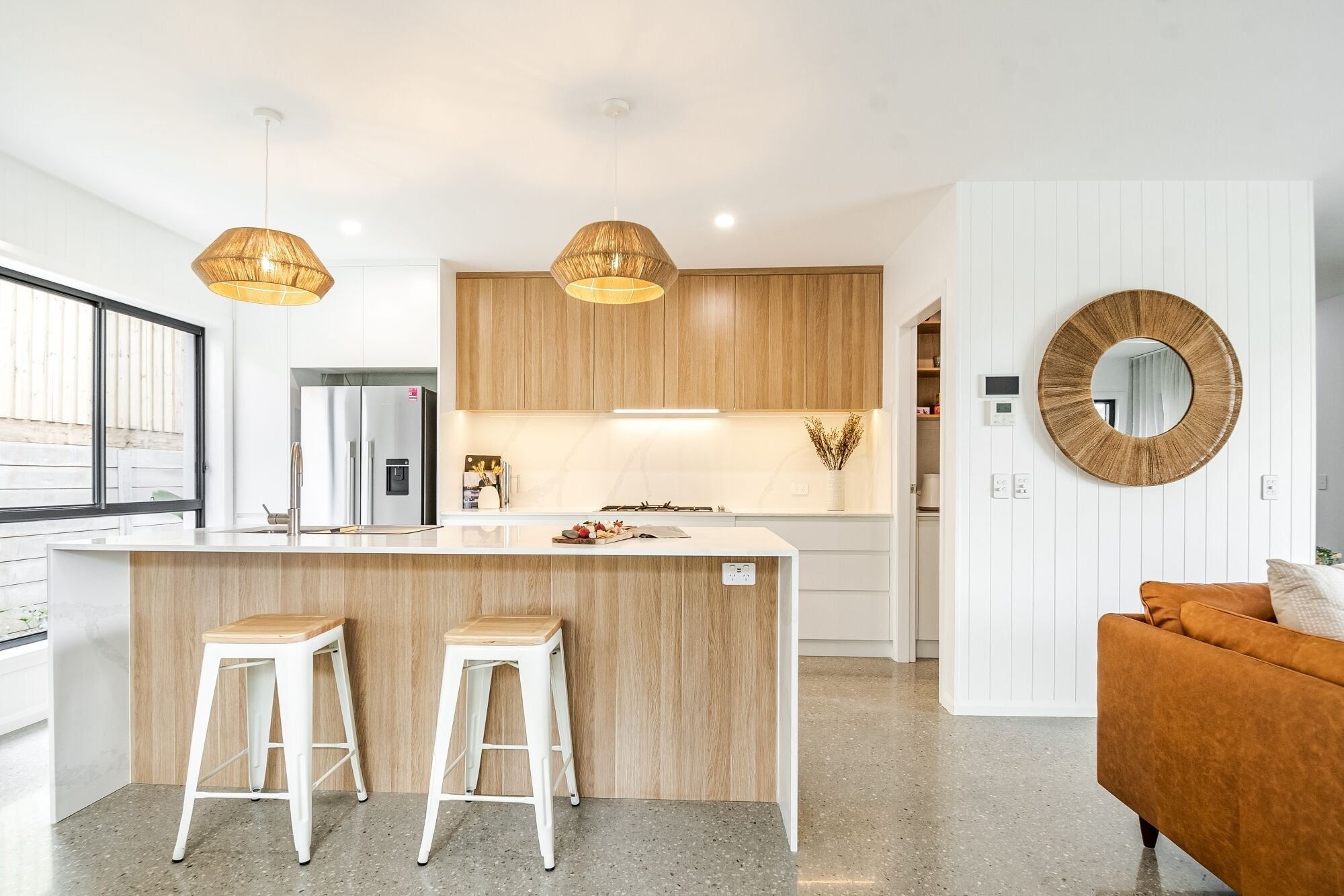 冷蔵庫、電子レンジ、オーブン、コンロ