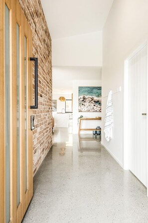 Interior - Stylish 4 bedroom house with pool (Lennox Head)