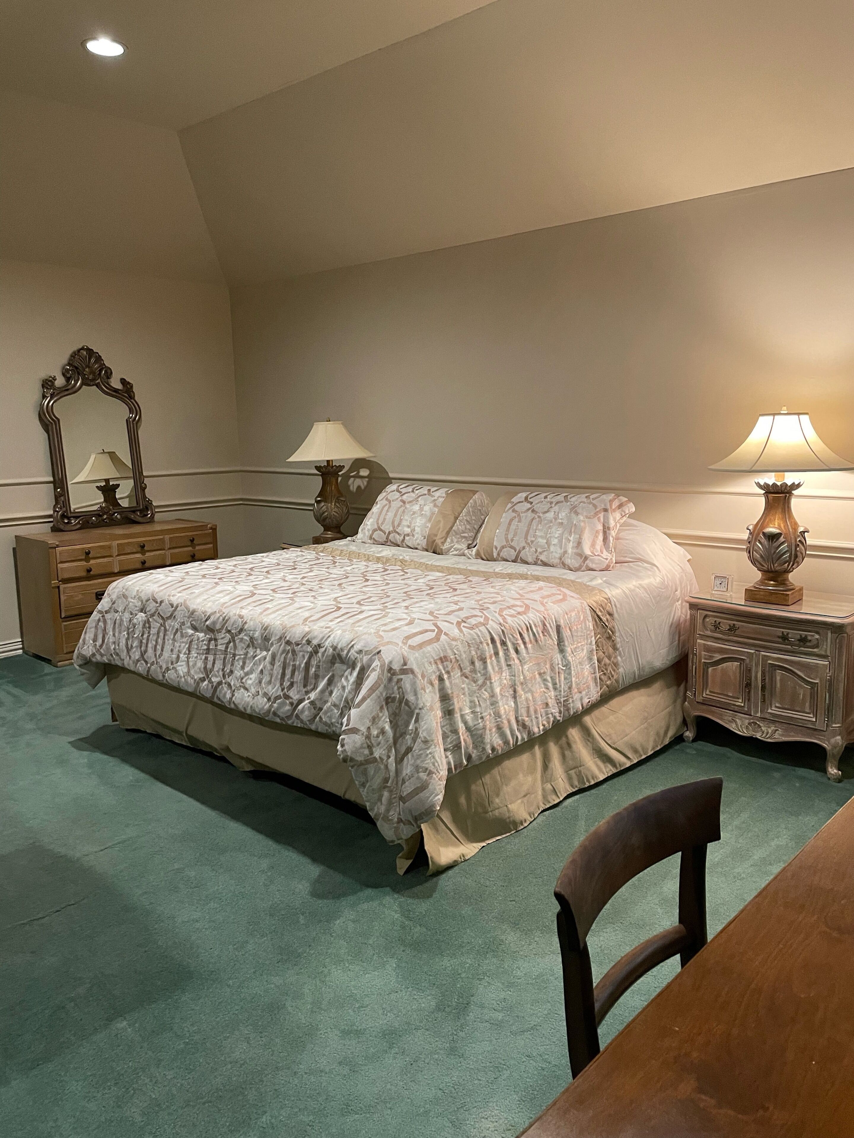 Tranquil secure luxury centrally located