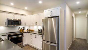 Magog Condo | Private kitchen | Full-size fridge, microwave, oven, stovetop