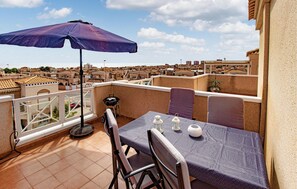 Outdoor dining - Cozy home in Torrevieja with WiFi (Torrevieja)