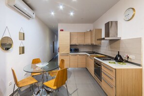 Micro-ondes, four, plaque de cuisson, lave-vaisselle