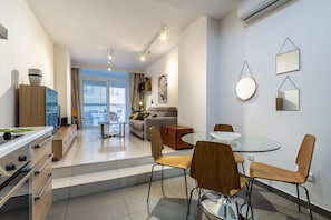 Micro-ondes, four, plaque de cuisson, lave-vaisselle