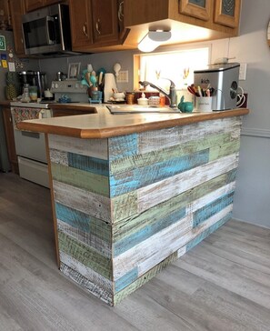 冰箱、微波炉、烤箱、炉灶