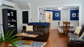 Smart TV, Netflix, Hulu, streaming services