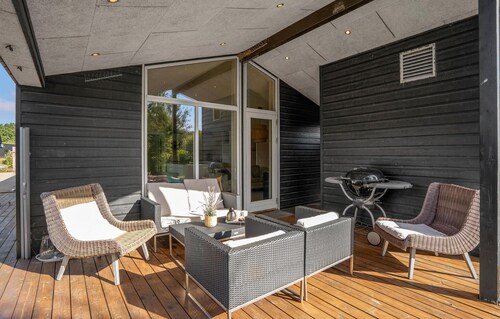 Amazing home in Glesborg with kitchen