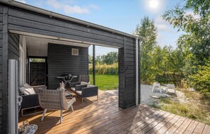 Terrace/patio - Amazing home in Glesborg with kitchen (Glesborg)