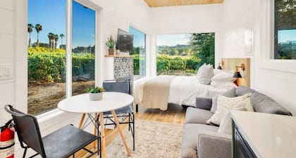 Luxury Vineyard Escape w Fireplace - Syrah