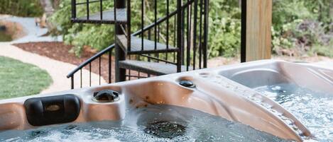 Bañera de hidromasaje al aire libre