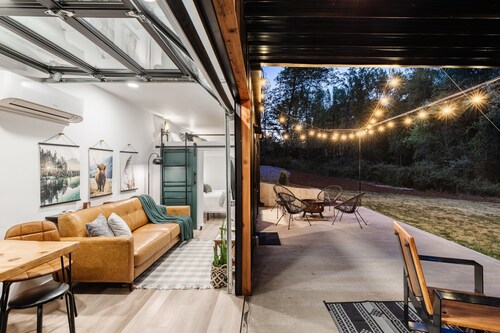 The Green Creek Shipyard | Hot Tub, Sauna, Fire Pit + Private Pond!