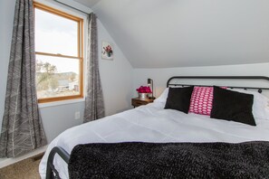 3 bedrooms, iron/ironing board, travel cot, free WiFi