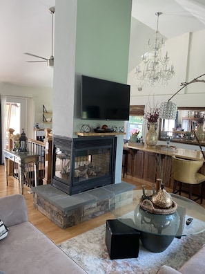 Living area - Brand New Listing! Modern cottage, wine country, spectacular countryside views (Lovettesville)