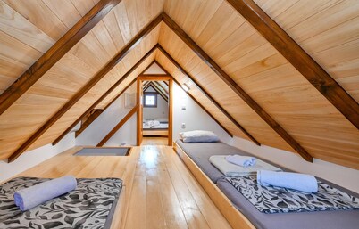 Gorgeous home in Klostar Ivanic