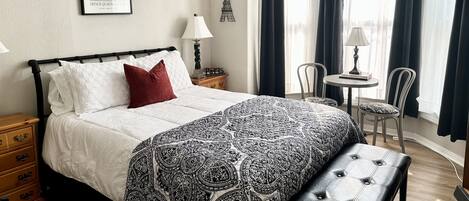 2 多间卧室、办公桌、熨斗/熨衣板、旅行婴儿床