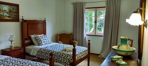 3 bedrooms, desk, iron/ironing board, free WiFi