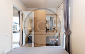 1 bedroom, bed sheets