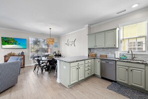 冰箱、微波炉、烤箱、炉灶