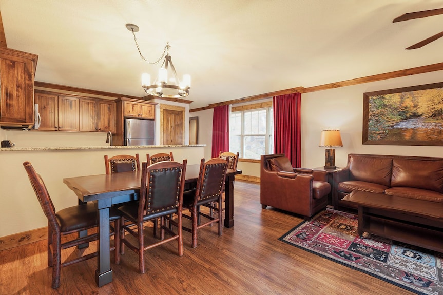 Christmas Resort With 4 Bedrooms And Ac In Beautiful Gatlinburg - Gatlinburg, TN
